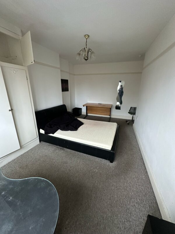 Beautiful four bedroom House in Enfield, EN1 1HE